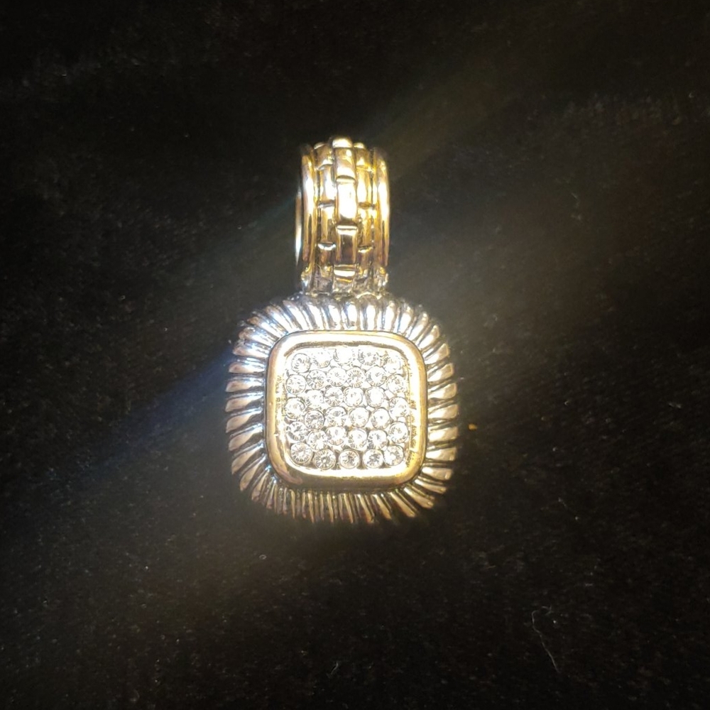 Women's pendant